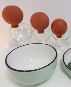 Behandlungsraum mit Akupunkturstühlen